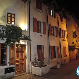 https://lofts-and-lakes.hotels-rhonealpes.com